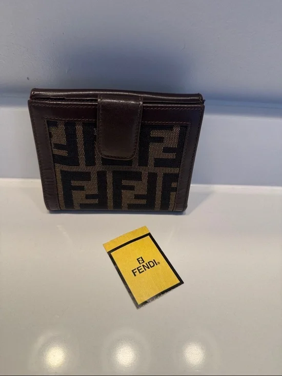 Authentic FENDI Wallet - Picture 3 of 12